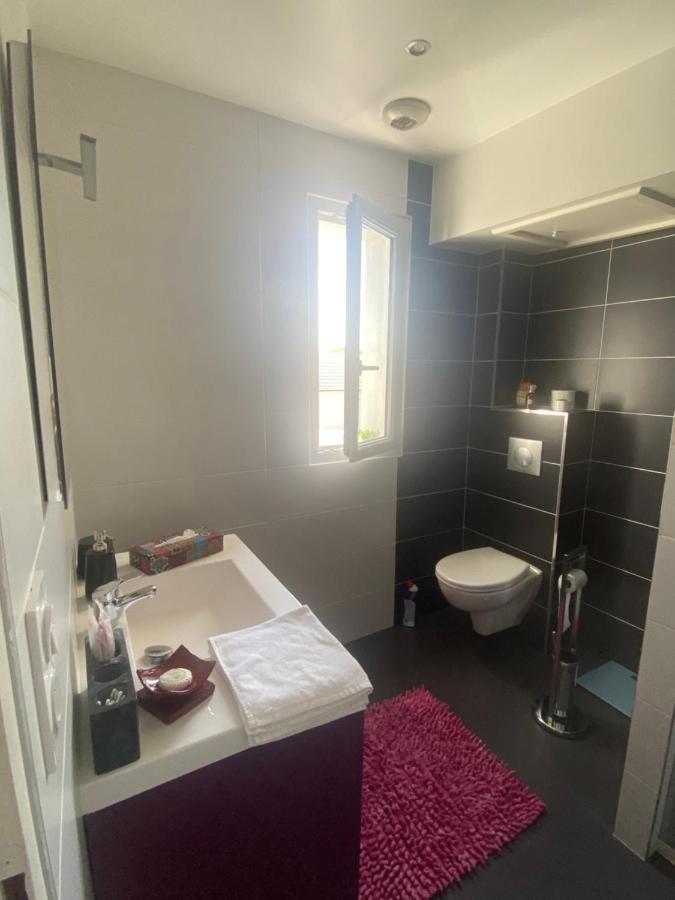 Chambre Avec Salle De Bain Privee Dans Maison Bourges Buitenkant foto
